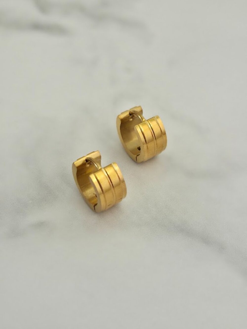 Unisex Gold Chunky Wide Huggie Earrings Textured Grooved Statement Small Hoops